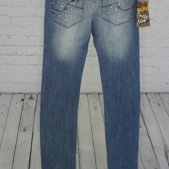 NEW Distressed Skinny Jeans with Diamond - Picture 3 of 3
